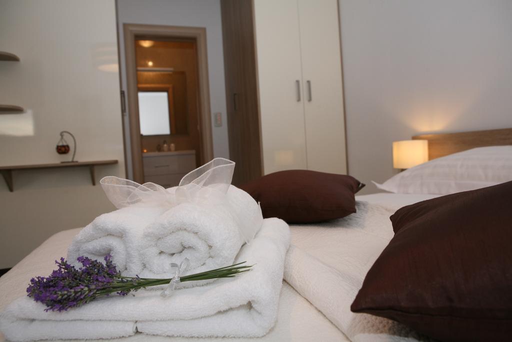 Apartments Sanja Трогір Екстер'єр фото