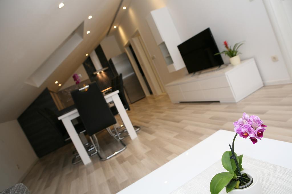 Apartments Sanja Трогір Екстер'єр фото