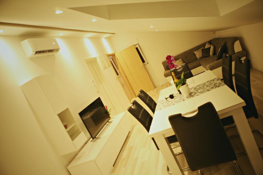 Apartments Sanja Трогір Екстер'єр фото